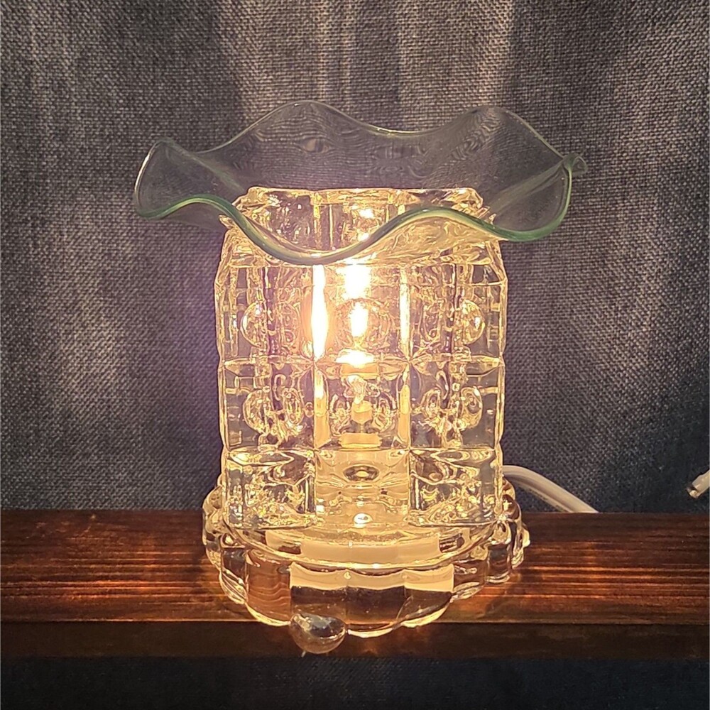 Clear Glass Electric Oil Diffuser/Wax Warmer Lamp with Dimmer Switch - Picture 13 of 16